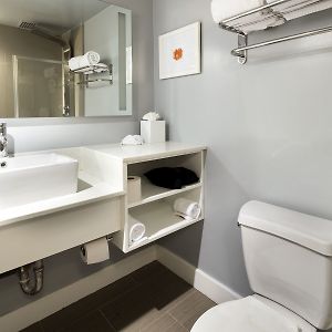 Deluxe Pool Side King Room